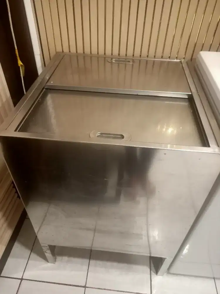 Ice bin stainless