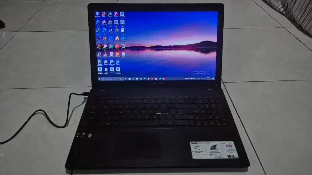 Laptop Asus X550IU
