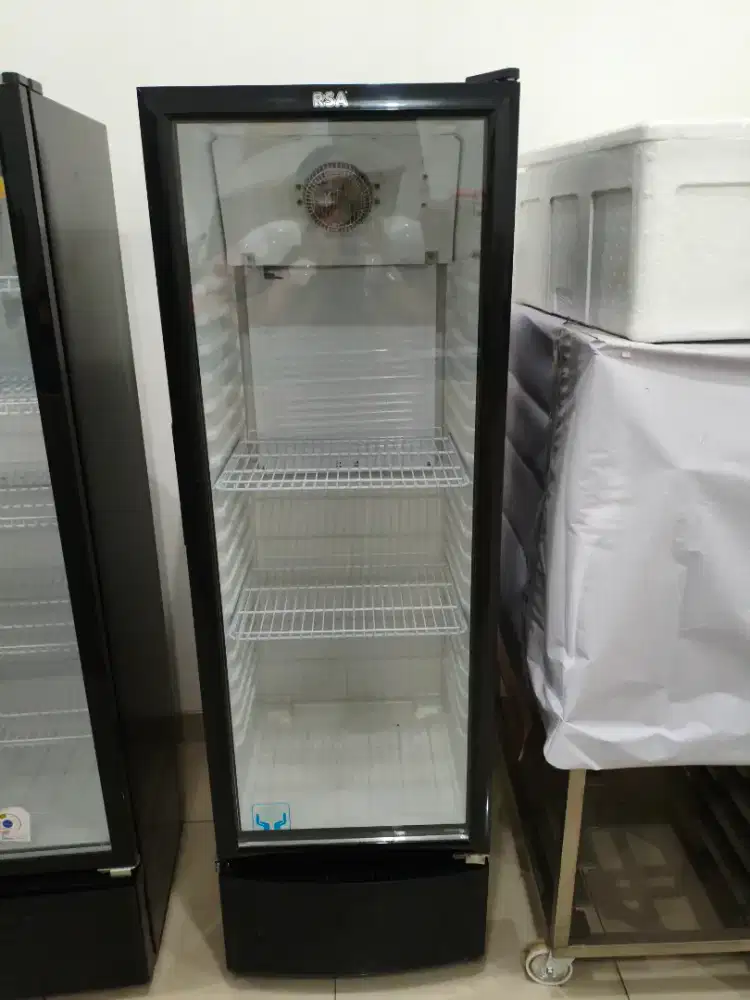 Show case chiller
