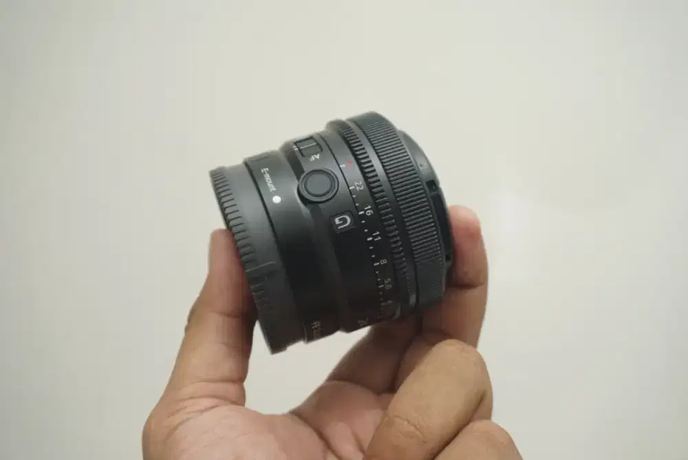 SONY FE 24mm F2.8 G Lensa FullFrame 24 mm F/2.8 Lens FIX WIDE