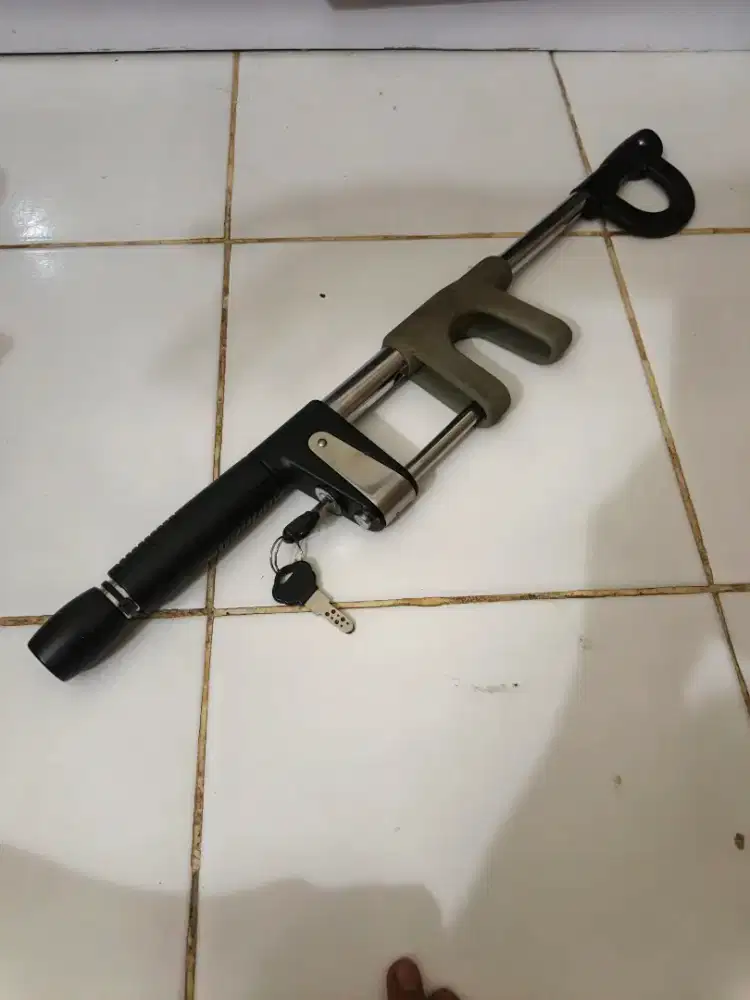Kunci stir mobil