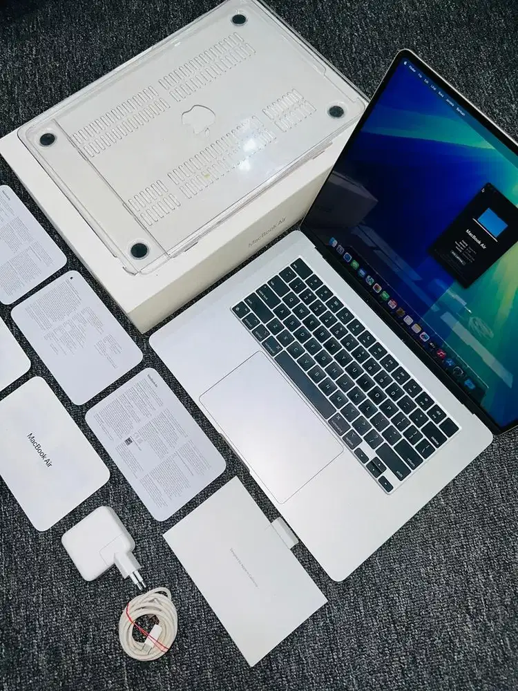 Macbook Air M3 15 8/256 iBox Like new