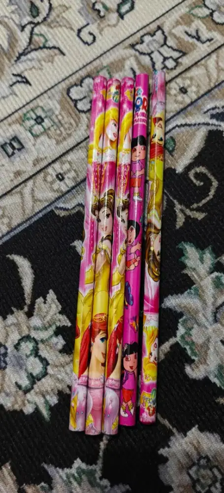 Pensil Gambar Lucu
