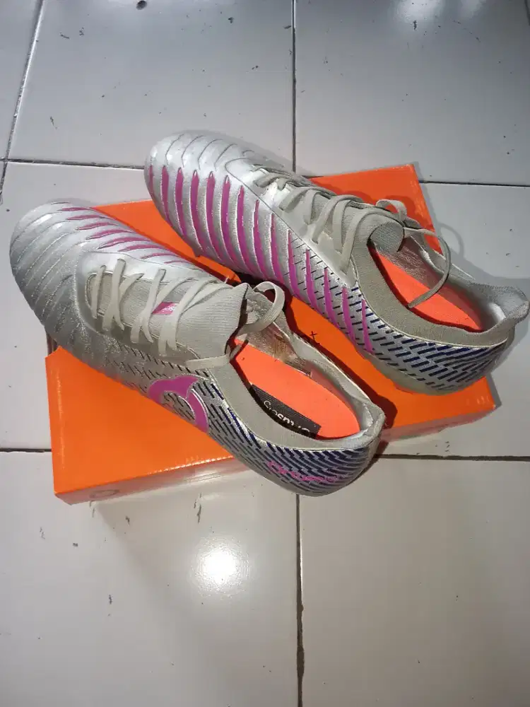 SEPATU BOLA / MINSOC