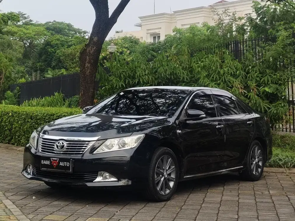TOYOTA CAMRY V 2.5 AT 2013 HITAM BERGARANSI