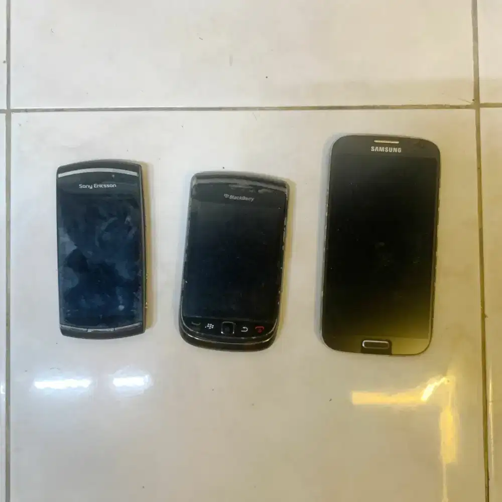 Sony Ericsson, Blackberry Torch, Samsung Galaxy S1