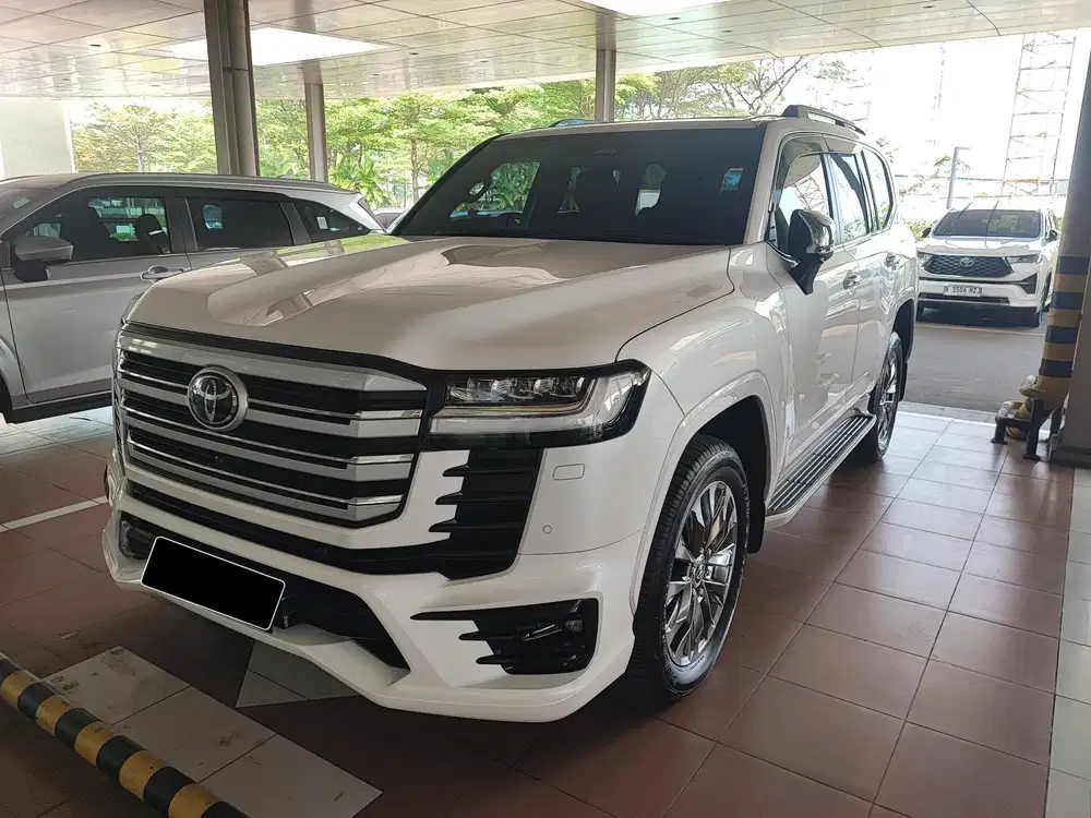 Toyota Land Cruiser 300 VXR 2025