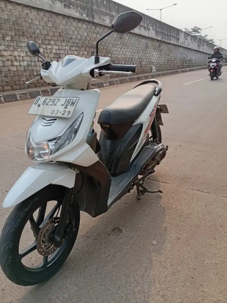 Jual motor Honda beat tahun 2011