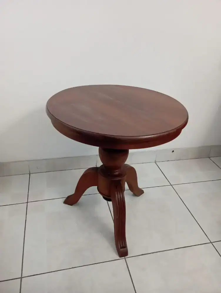 Meja Bulat Kayu Jati
