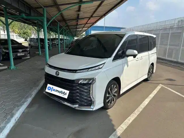 KM LOW PAJAK HIDUP TOYOTA VOXY 2.0 BENSIN-AT