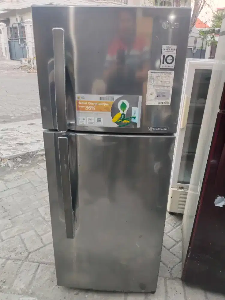 Kulkas LG 2 pintu kondisi bagus normal dingin beku siap pakai