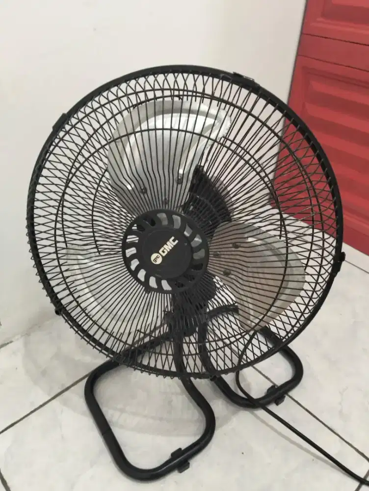 Kipas angin besi merk GMC
