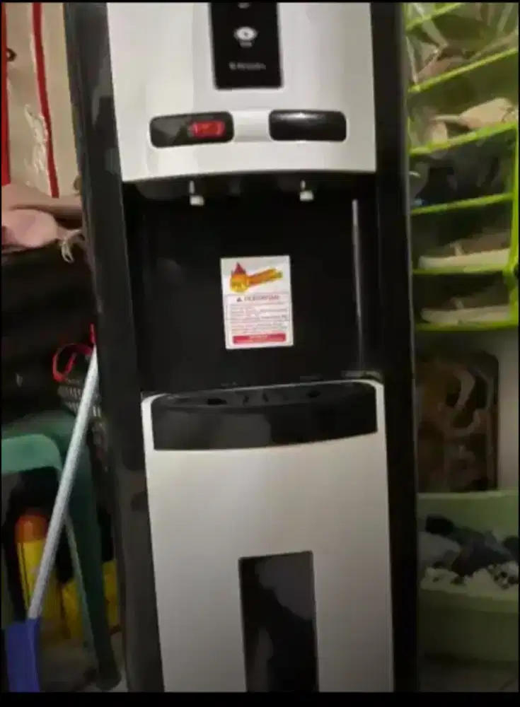 Dispenser Miyako cool dan hot