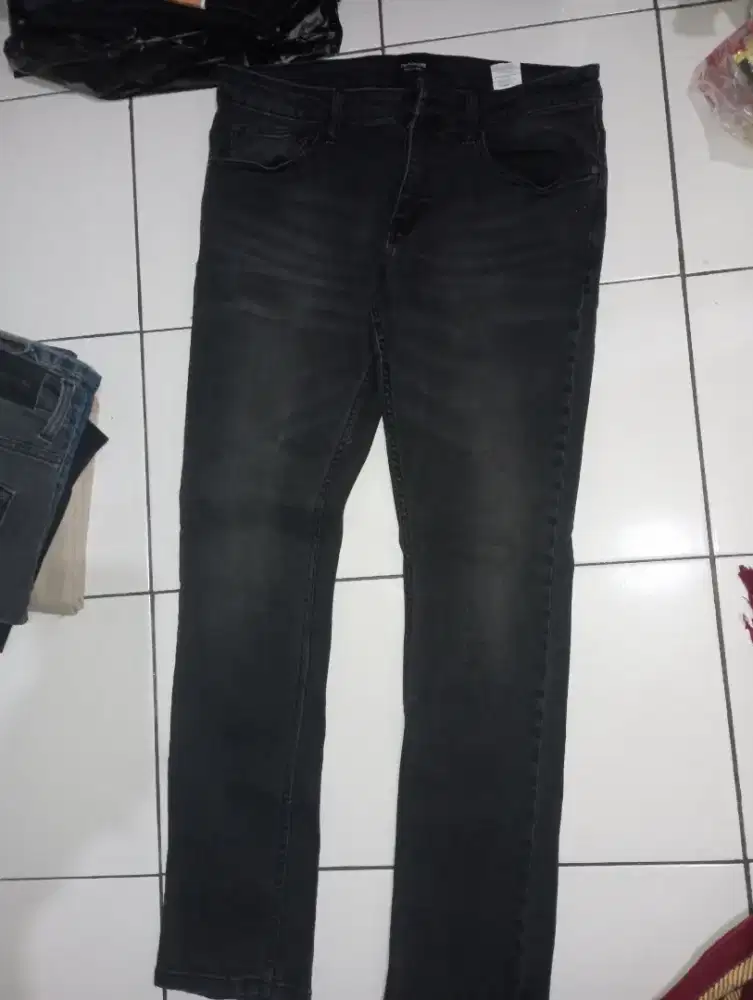 Tira size 34, kondisi baru, jual 150k