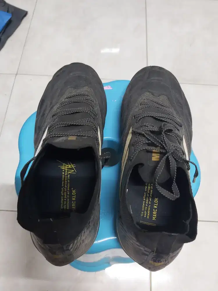 Dijual sepatu bola bekas