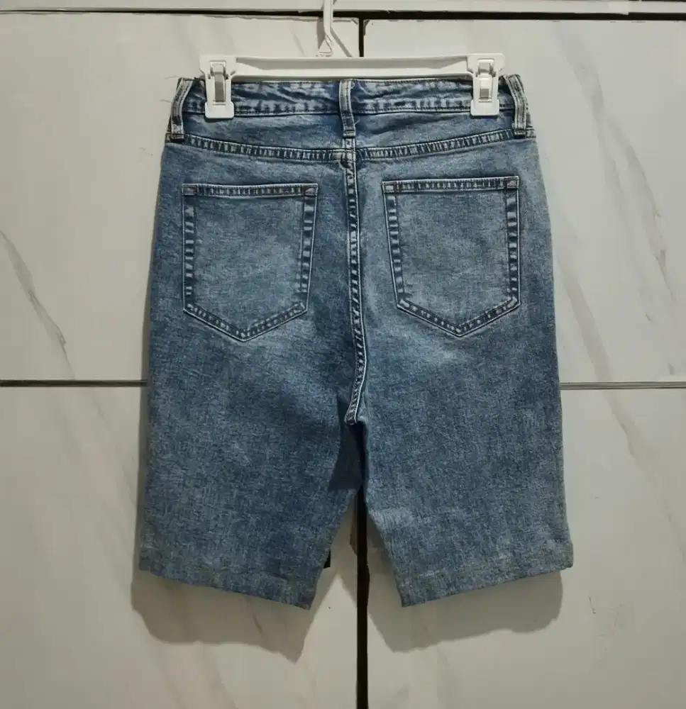 Pendek jeans Gu size 28
