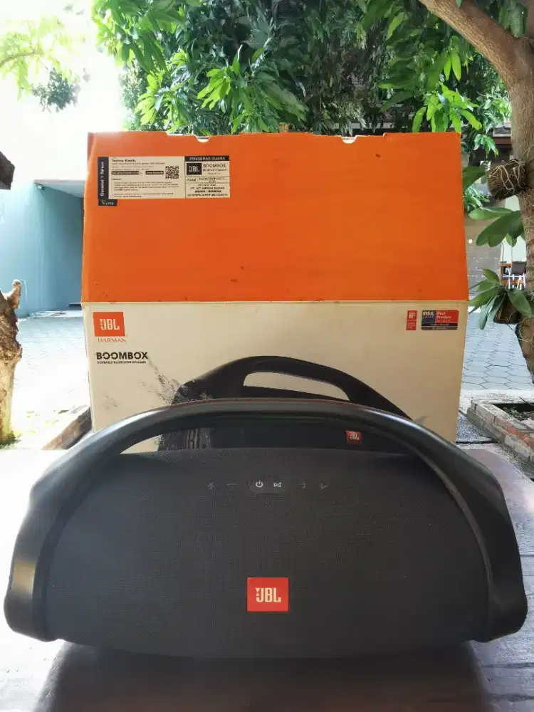 JBL boombox seri 1