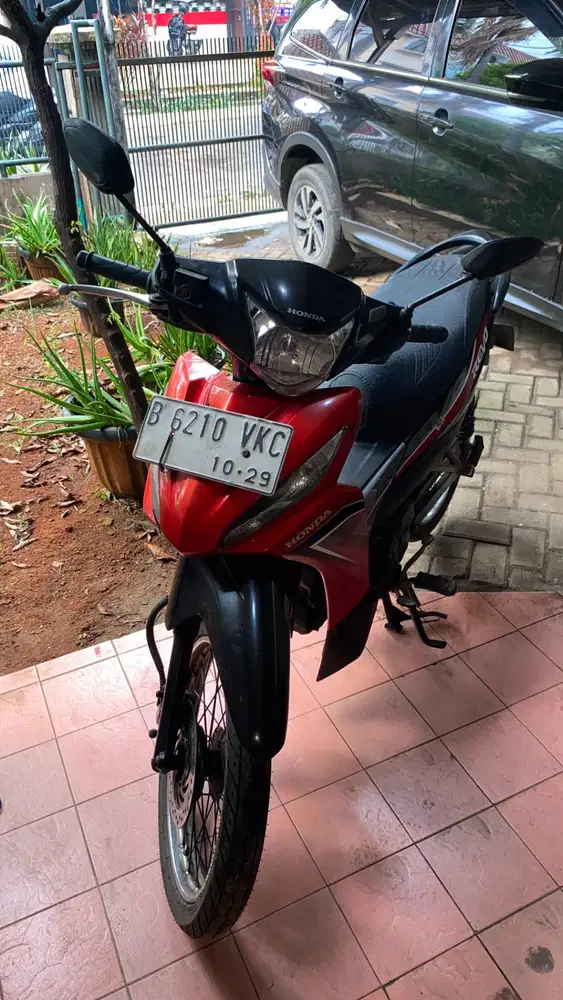 Jual Honda Revo Absolute 2014- Warna Merah Hitam Km rendah