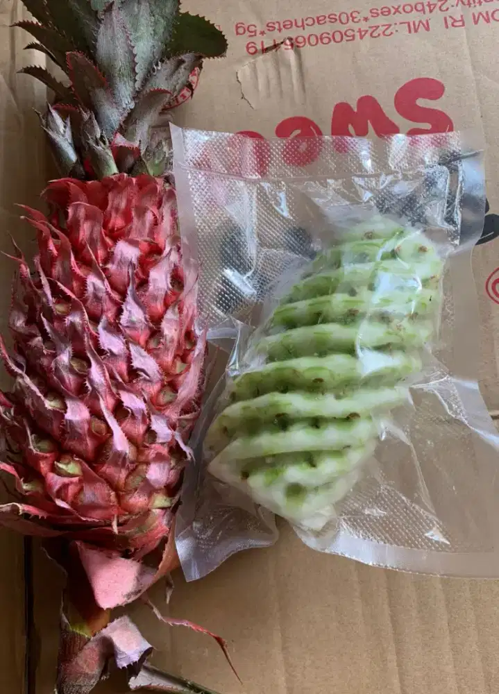 Menjual nanas segar