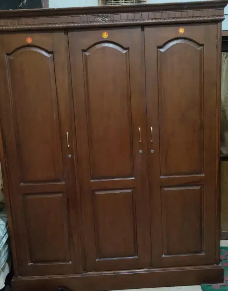 Lemari pakaian Kayu Jati 3 pintu