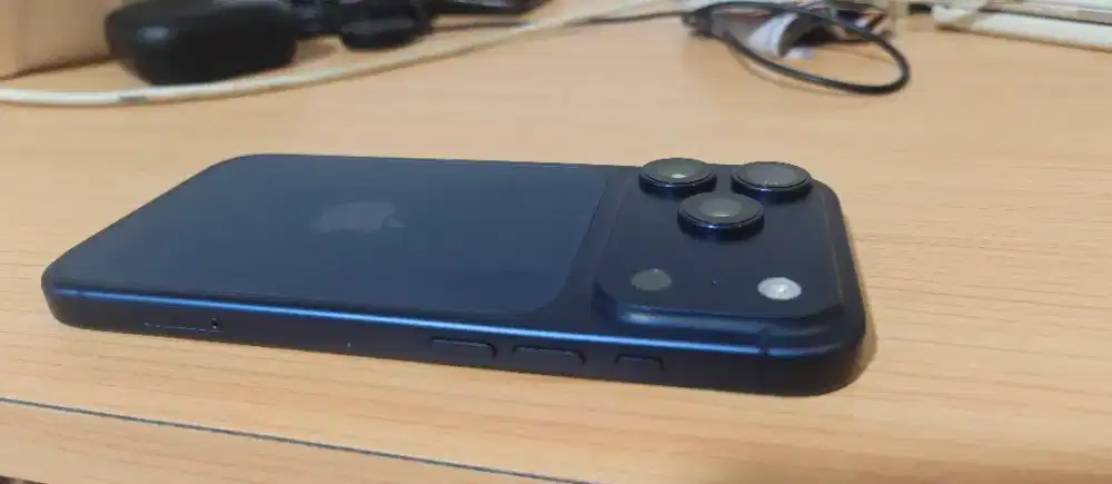 IPHONE 17 PRO BIRU - NO DUS