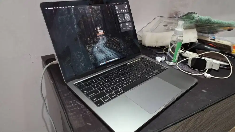 Jual MacBook Pro 13 2020 Touch Bar i5/8GB/512GB Space Gray - Terawat