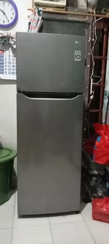 Jual kulkas 2 pintu tinggi  mrk LG bagus dingin hrg 1,5jt