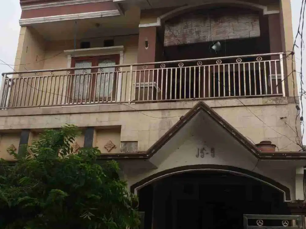 DIJUAL MURAH RUMAH 3 LANTAI PERUMAHAN VILLA BEKASI.