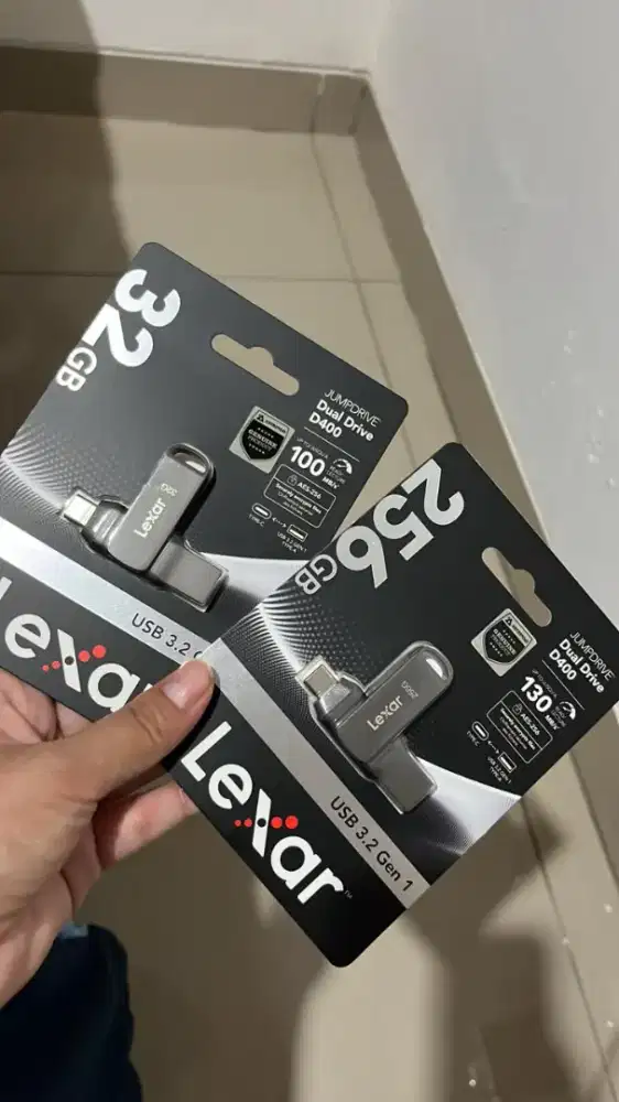 Jumpdrive dual drive D400 32 GB dan 256 GB Lexar