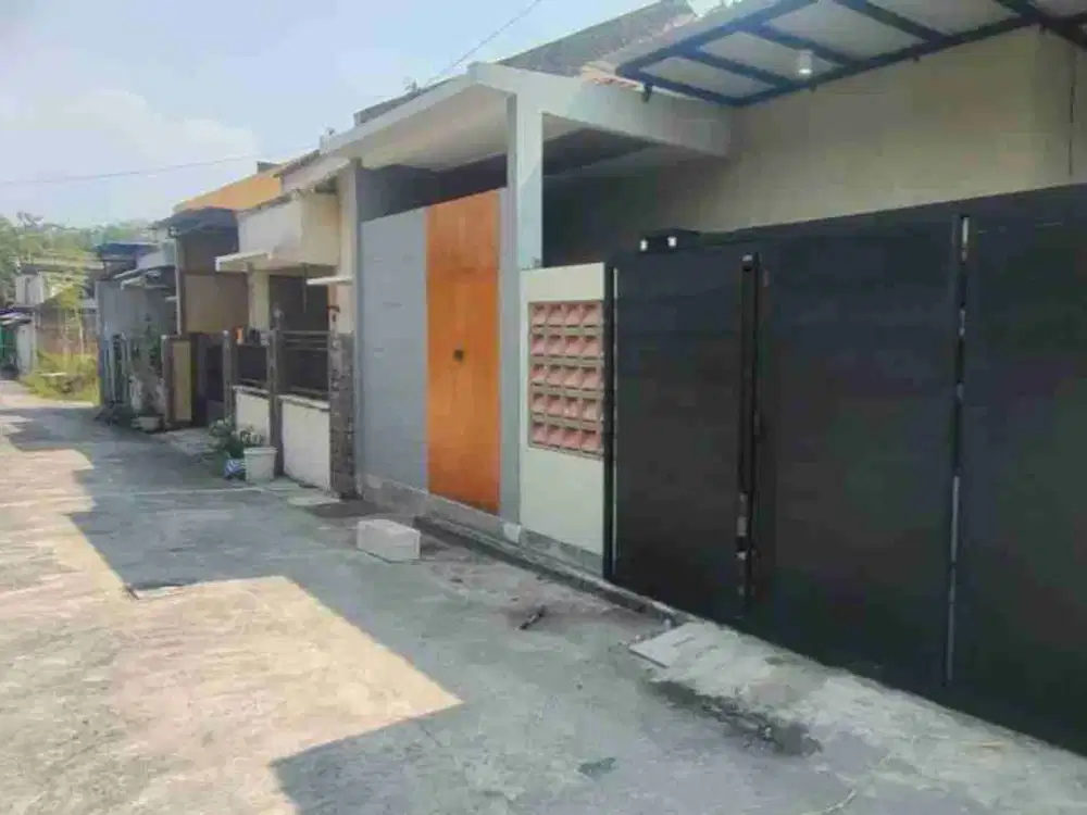 Rumah Baru Ready Strategis di Surakarta