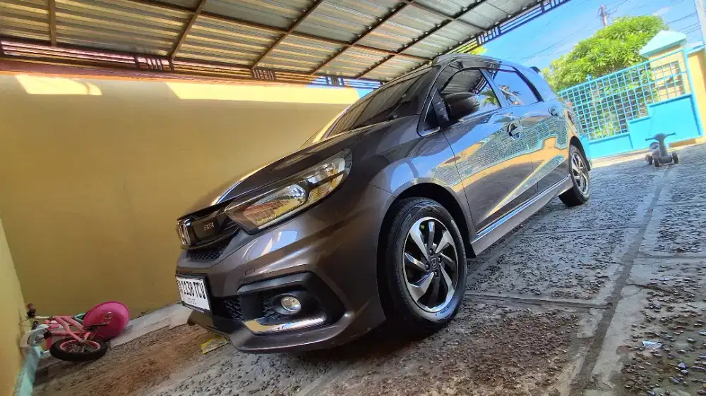 Honda mobilio RS 2018 / Abu-abu baja metalik