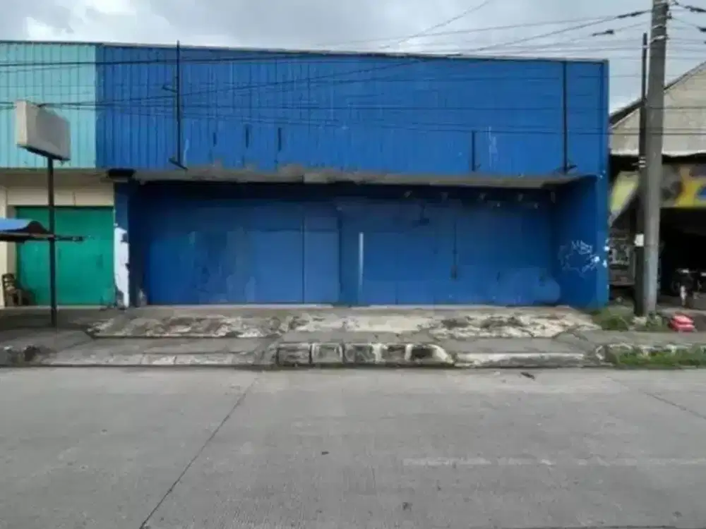 Disewakan Ruang Usaha Siap Huni, Super Strategis Lokasi Karanganyar Luas 380m2