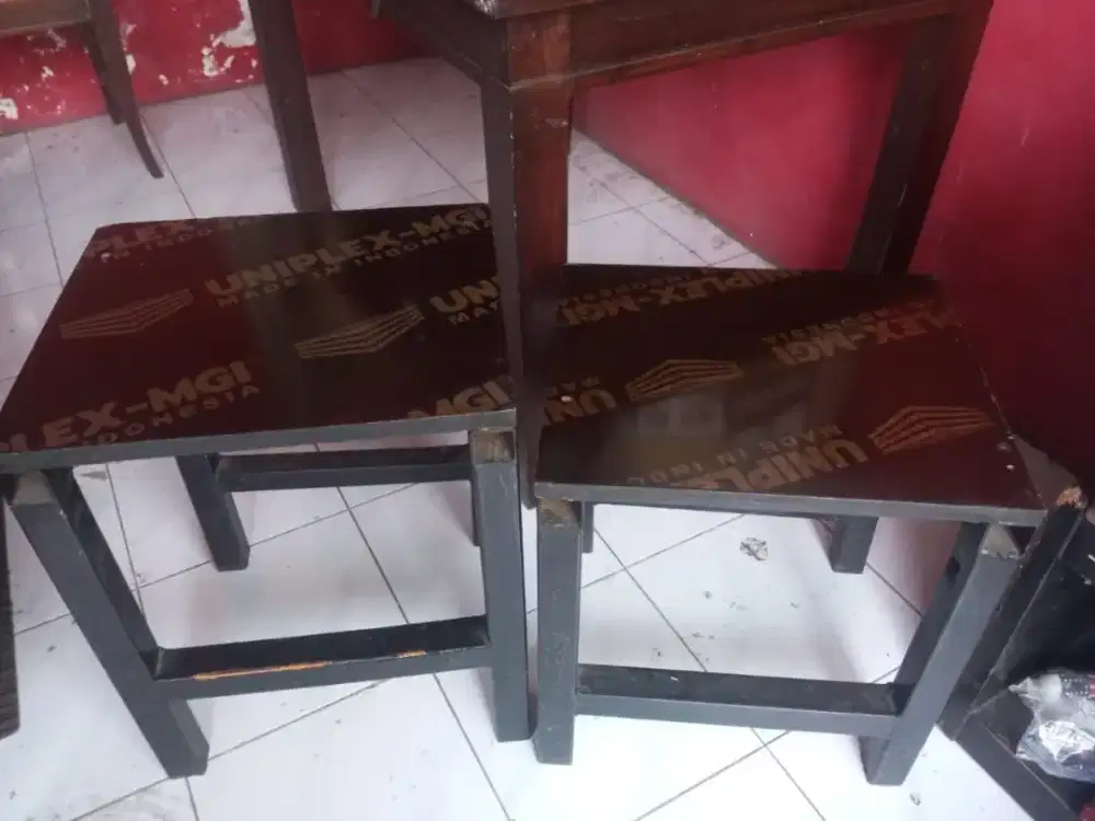 Kursi Besi Hitam