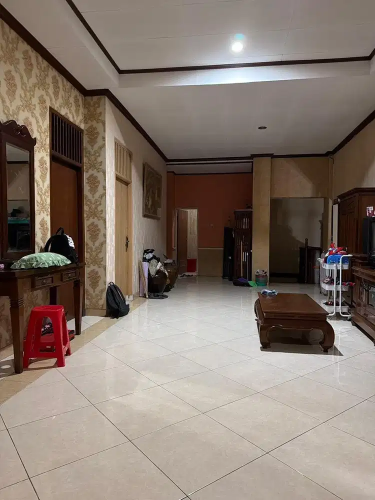 Di cari pengasuh sekaligus bersiu bersih