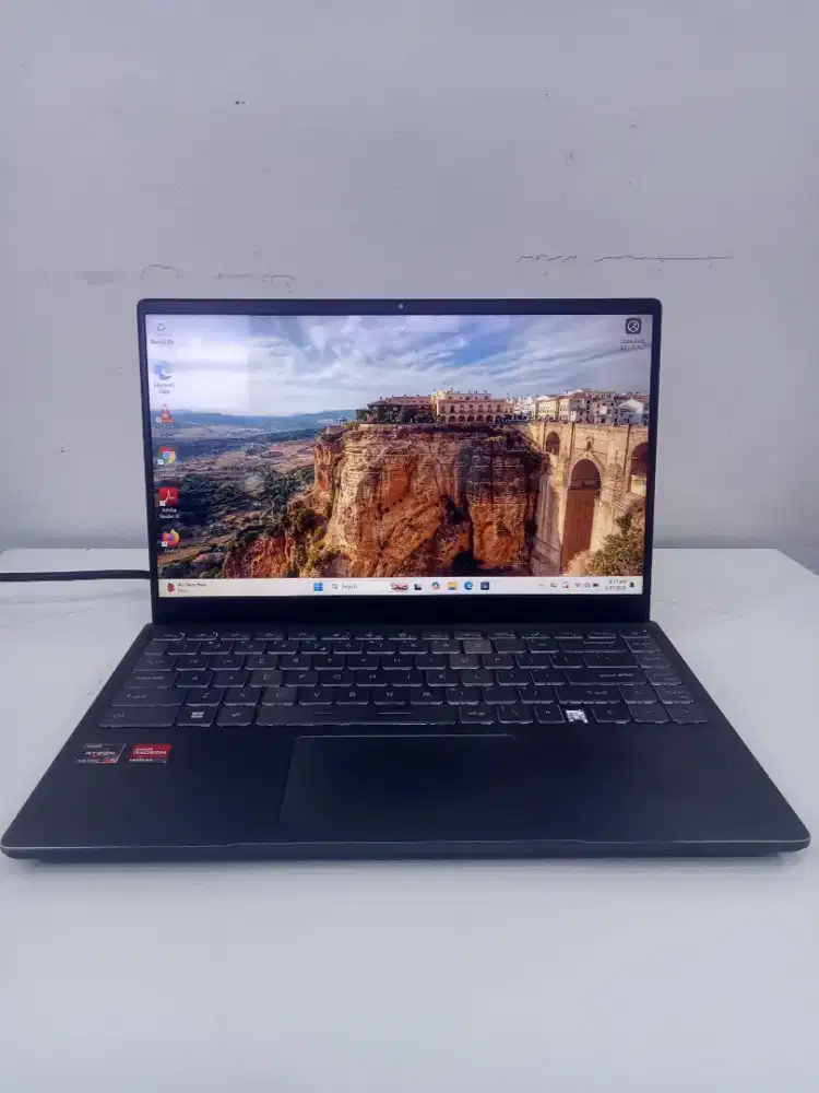 Leptop MSI 14 in amd ryzen 7-5700 u ram 8 GB SSD 512 GB win 11