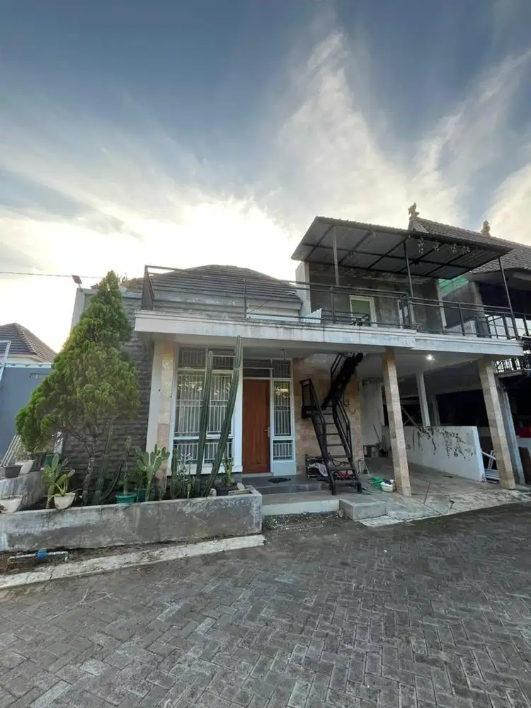 Dijual Murah Rumah 2 lantai, balkon, jalan besar, serius bisa nego