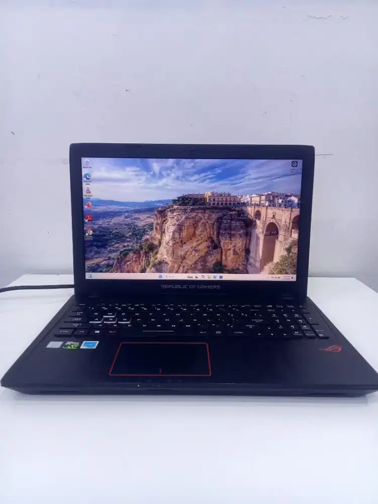 Asus rog GL553VD core i7 -7700hq ram 8 GB SSD 128+1 TB HDD vga gtx1060