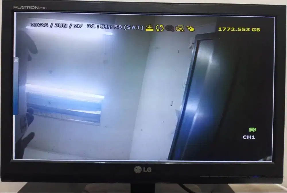 DVR CCTV AVTECH 8 CHANEL + HARDISK 2 TERA + CCTV HIKVISION