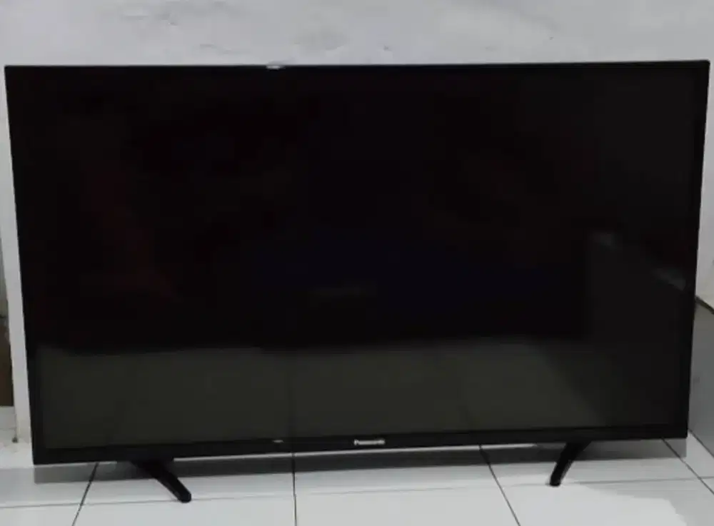 TV LED Viera berukuran 43 inci resolusi Full HD(1920×1080)