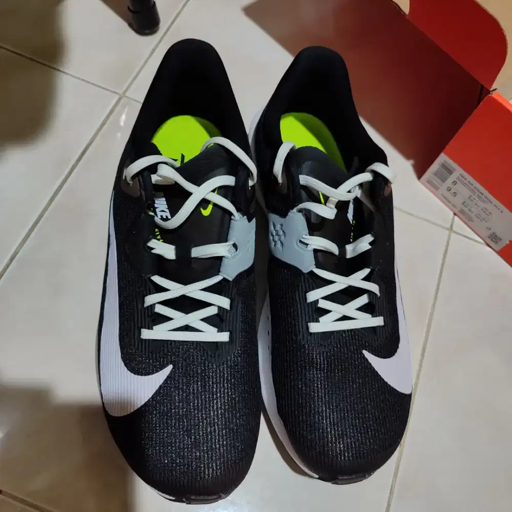 Nike Men Running Rival Fly 4 Road