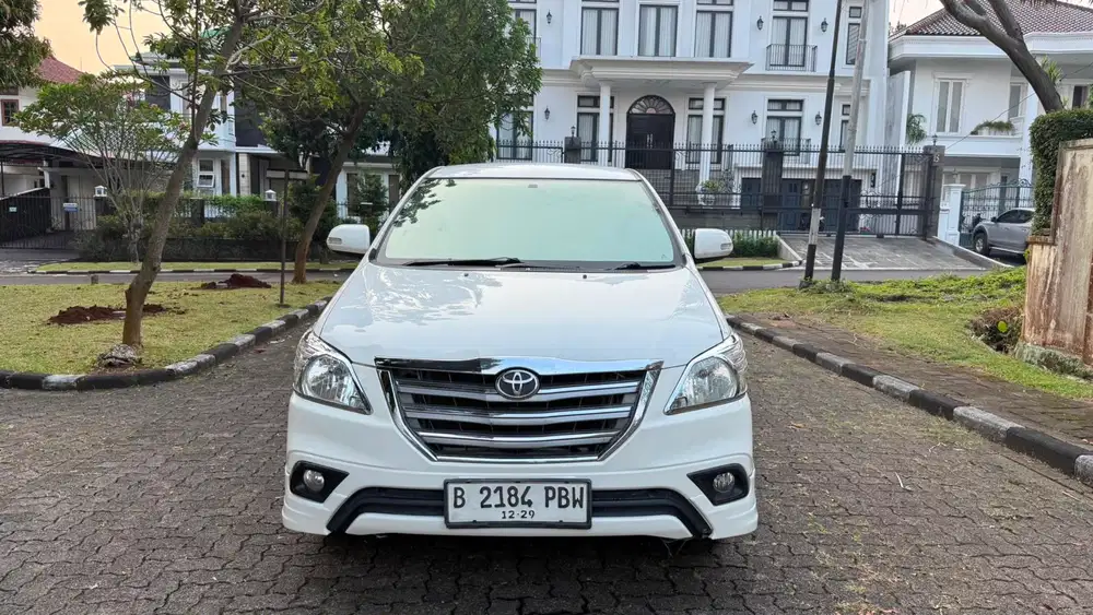 Innova V Luxury AT 2014 KM Rendah