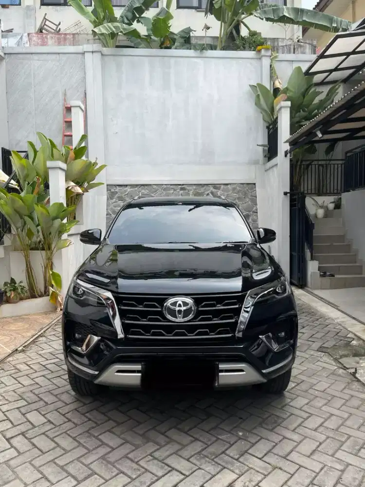 Toyota Fortuner VRZ 2.8 2022 Akhir AT