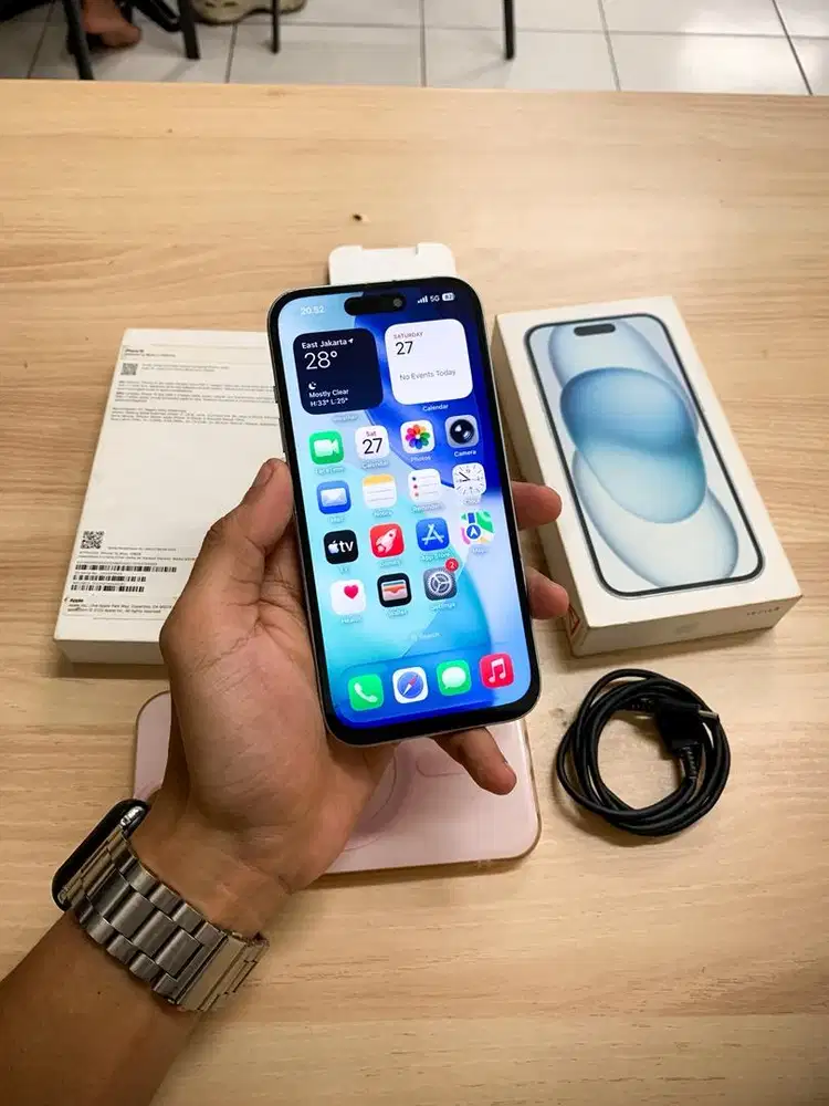 iPhone 15 Blue 128GB fullset MULUS resmi iBox ID/A!