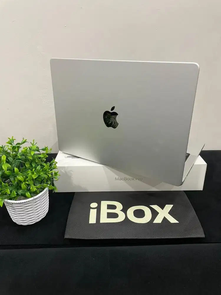 MacBook Pro M1 Pro 2021 14inch iBox 16/1TB Silver mulus Fullset Ori