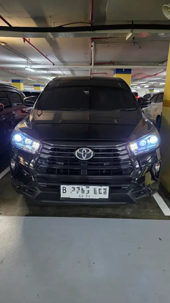 Innova Venturer 2021 Diesel 2.4 AT BLACK