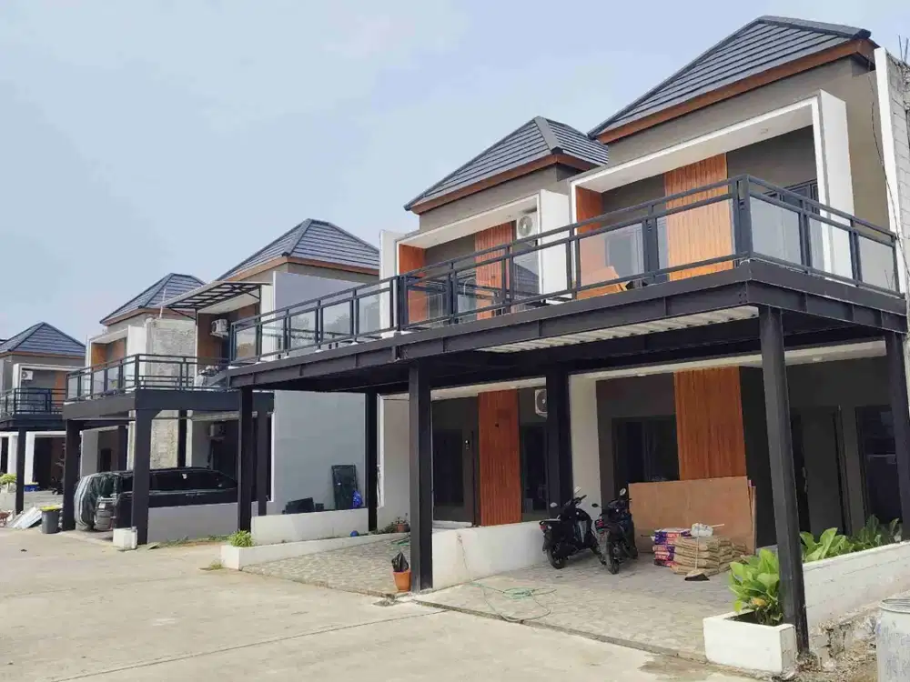 Cakep nih 2 lantai lokasi premium pinggir jalan raya harga cuma 900juta an