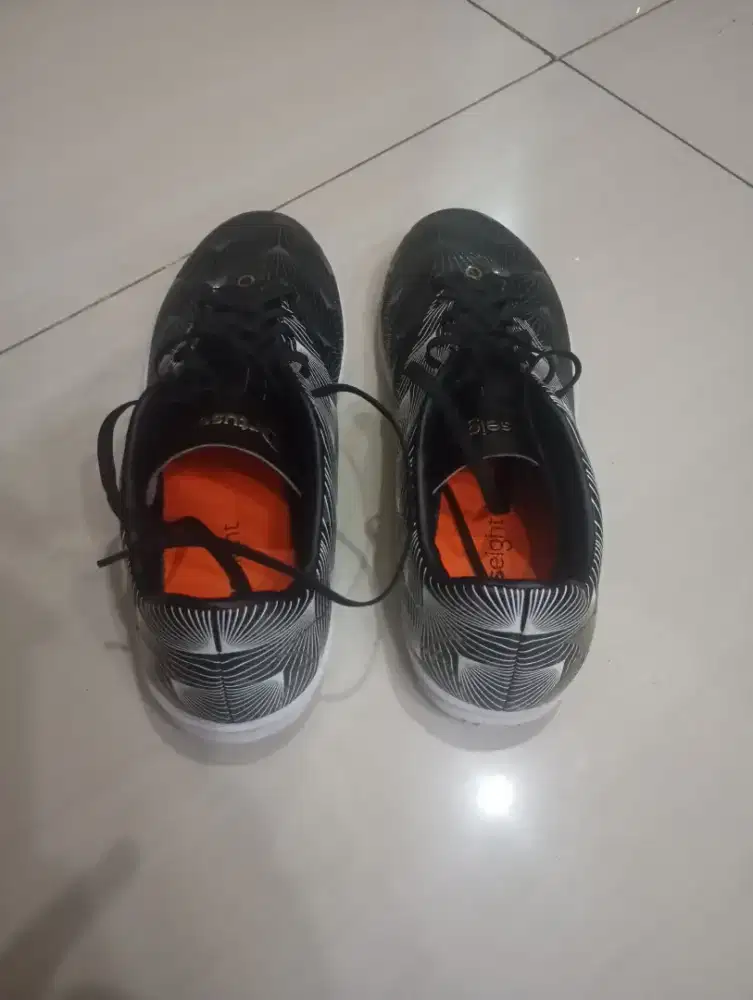 Sepatu putsal ortus size 41