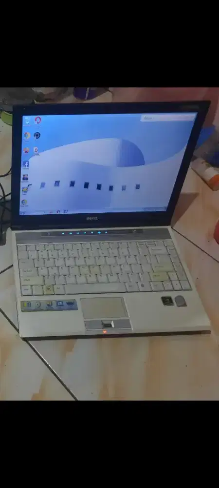 LaptopBENQ joybook x31 NVDIA 8600m GT ram 3 GB HDD 500 GB tnggal pakai