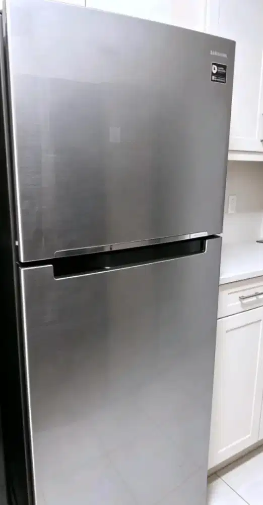 Kulkas 2 pintu JUMBO x APARTMEN mrk SAMSUNG sdh inverter hemt listrik