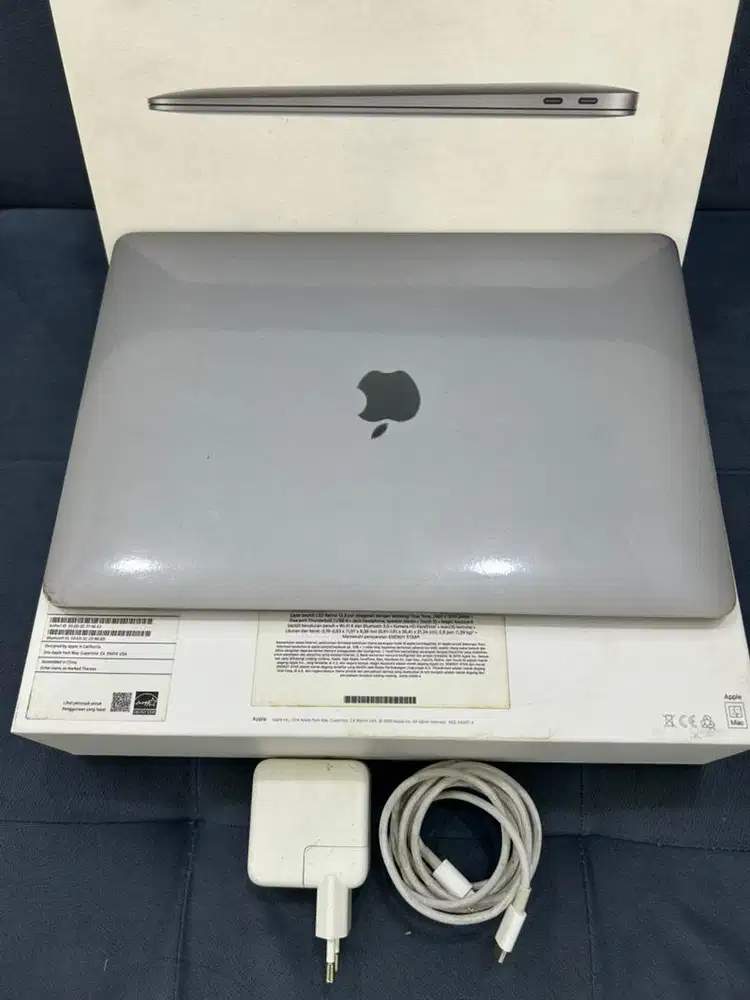 MacBook Air M1 13-inch , Space Grey , 8/256GB IBox